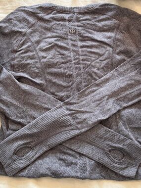lululemon athletica Heathered Gray Long Sleeve Top with Thumbholes